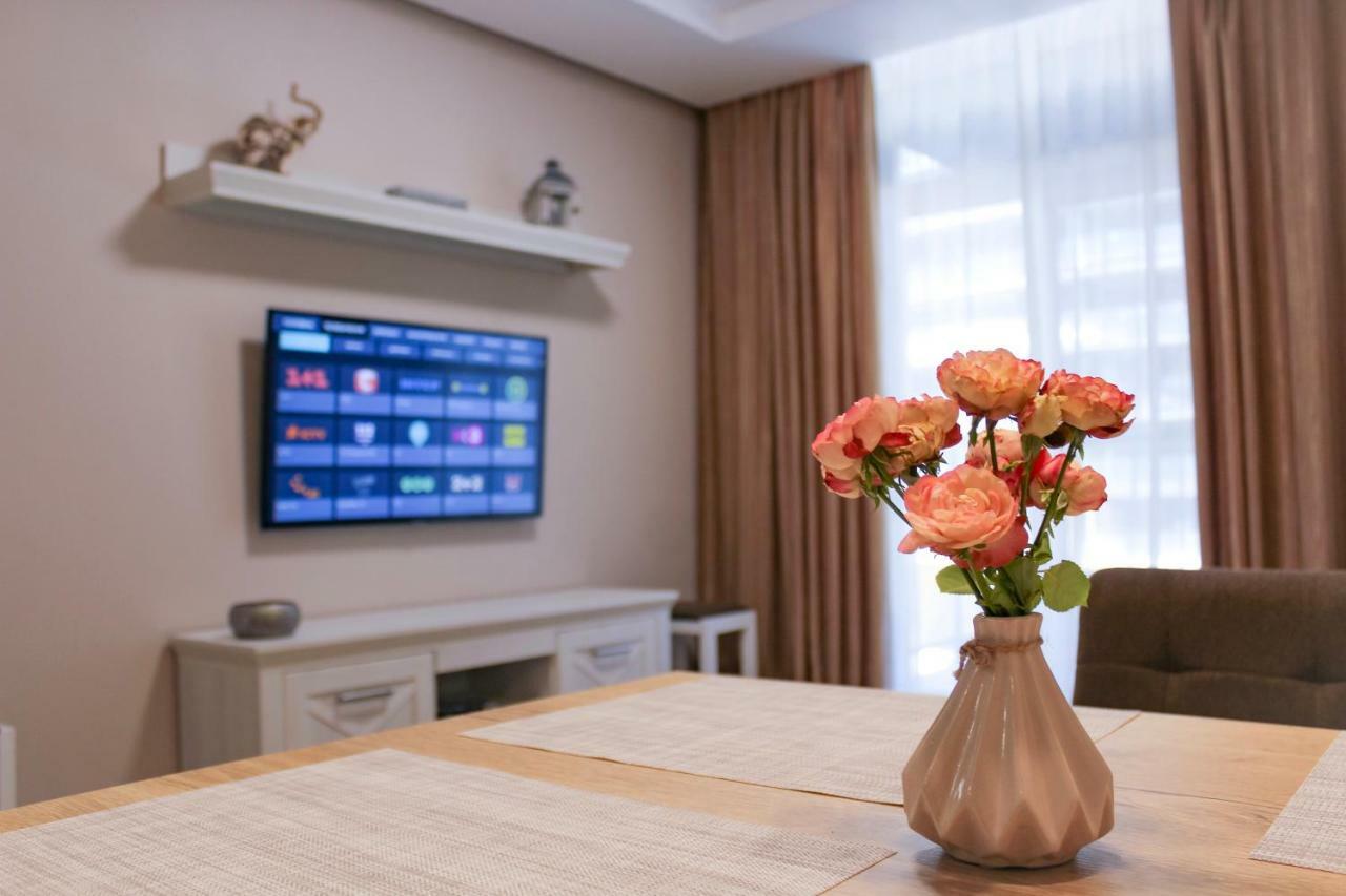New Chornovola Apartment Lviv Buitenkant foto